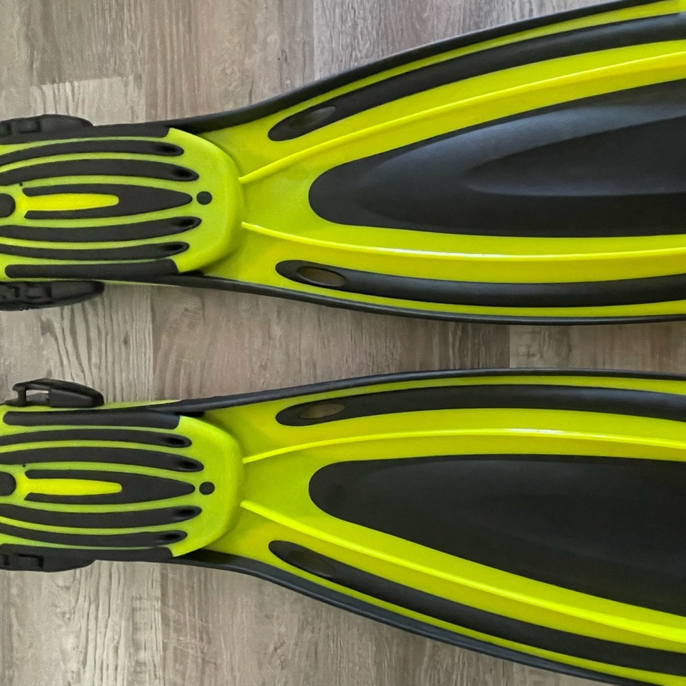 Scuba fins
